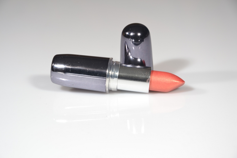 esthetique-LE LAVANDOU-min_lipstick-273109